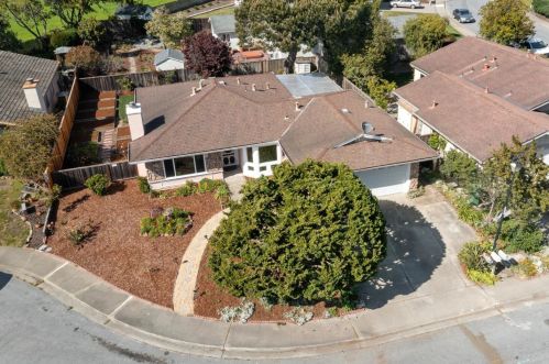 150 Tiller Ct, Princeton By The Sea, CA 94019-1552