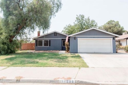 11298 Oak Ave, Armona, CA 93202-9714
