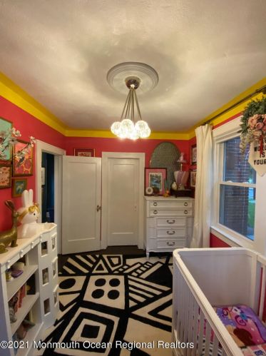 208 Park Dr, Woodbridge NJ  07095-2002 exterior