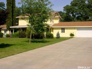 18018 Tretheway Rd, Lockeford CA  95237-9704 exterior