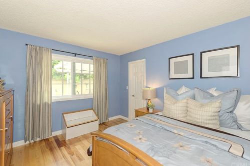 4865 Hazelnut Ave, Seal Beach CA  90740-3018 exterior