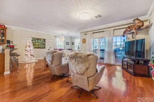 111 Regency Pl, Woodbridge NJ  07095-1030 exterior