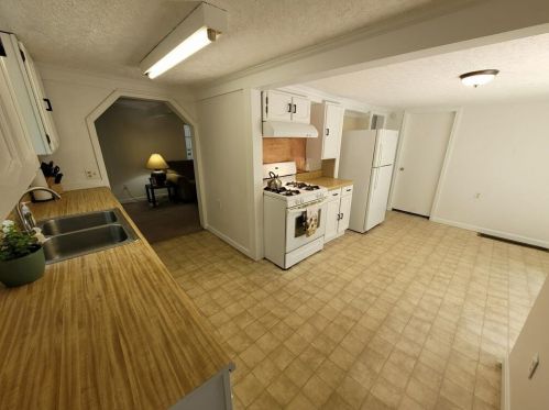 15 Great Pond Rd, Kingston NH  03848-3757 exterior