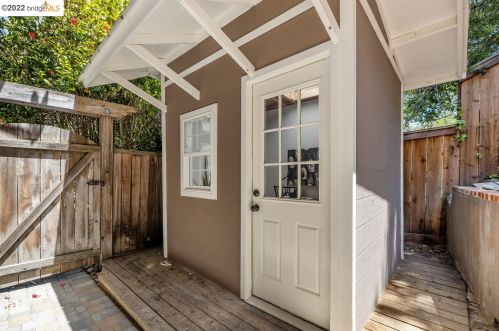 61 Calvert Ct, Oakland CA 94611-3436 exterior