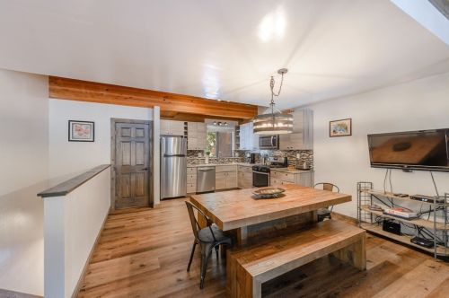 3105 Aspen Grove Rd, Truckee, CA 96161-4206
