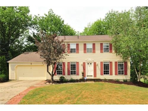 16449 Canterbury Dr, Cleveland, OH 44136-6304