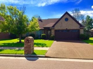 5679 Wolf Pack Dr, Lakeland, TN 38002-4147