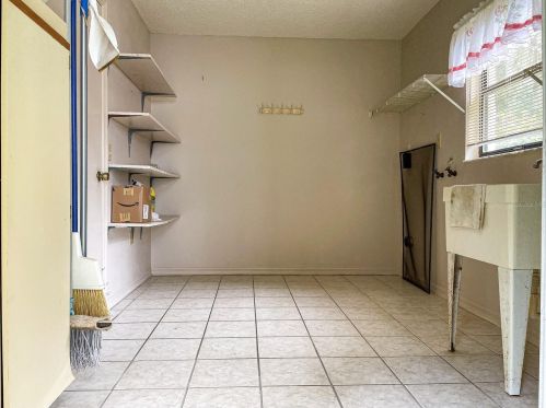 1329 Cr 436, Lake Panasoffkee FL  33538-5128 exterior