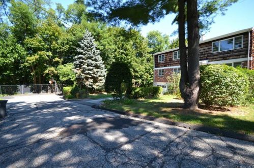 5 Northview Pl, White Plains, NY 10603-3501