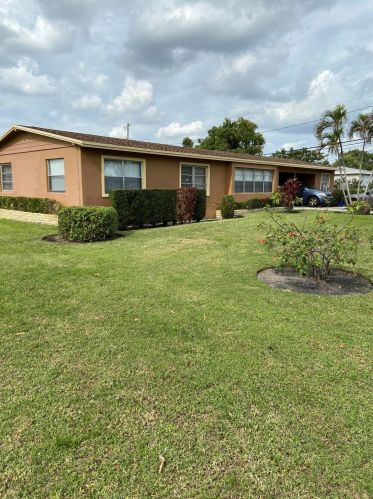 4401 Terrace Dr, West Palm Beach, FL 33407-3752