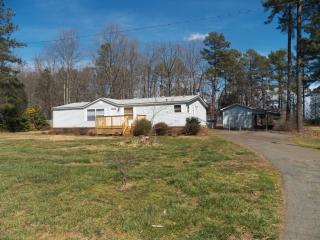 3327 Roundcliff Dr, Concord, NC 28025-6600