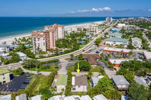 106 Lovers Ln, Fort Myers Beach, FL 33931-3510