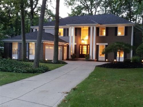 27428 Dellwood Dr, Cleveland, OH 44145-1353