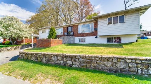 83 Phyllis Ave, Waterbury, CT 06708-3613