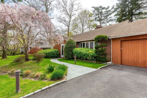 24 Rivers Dr, Great Neck, NY 11020-1432