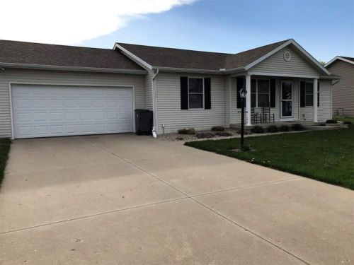 1237 White Oak Dr, Goshen, IN 46526-8134