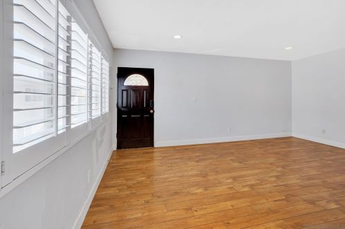 2045 Oliver Ave, San Diego CA 92109-5549 exterior