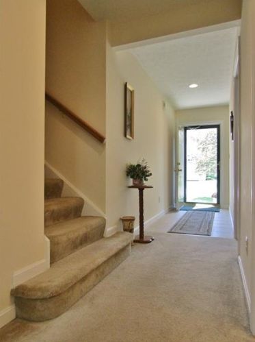 3036 Ironwood Cir, Jeannette, PA 15644-4742