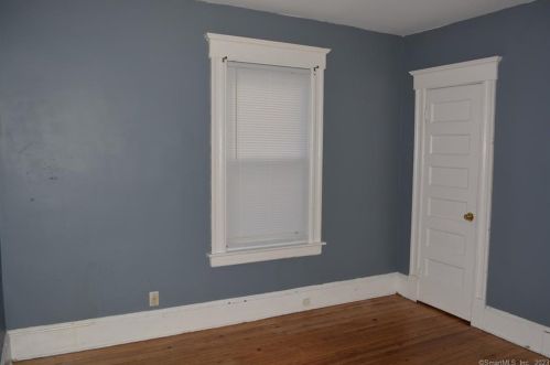 356 Chestnut St, New Britain CT 06051-2307 exterior