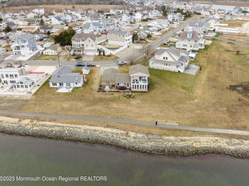 1600 Bch Blvd, Lacey NJ  08731-5031 exterior