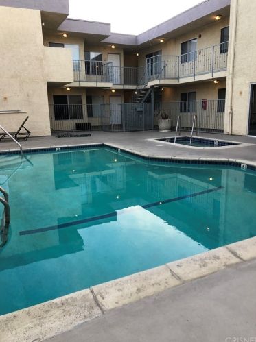 7035 Woodley Ave, Van Nuys, CA 91406-3948