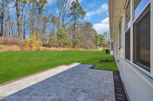 2 Taylor Ct, Lakewood NJ  08701-7317 exterior