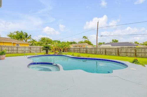 2819 Silver Palm Dr, Edgewater FL 32141-5501 exterior