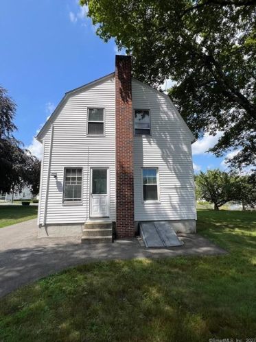 31 Perkins Ave, Norwich, CT 06360-3643
