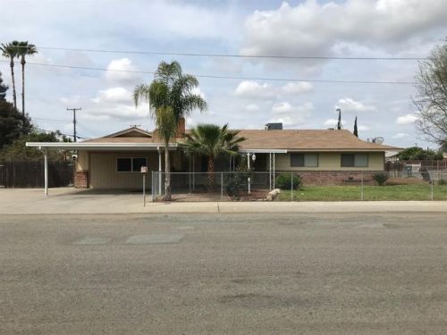 561 Bennett St, Porterville, CA 93257-5758