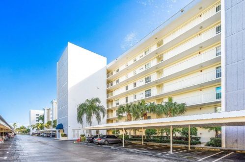 1 Harbourside Dr, Delray Beach FL  33483-5126 exterior
