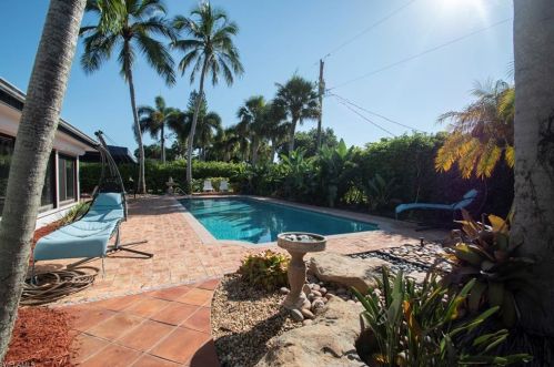80 Cypress Point Dr, Naples FL  34105-6311 exterior