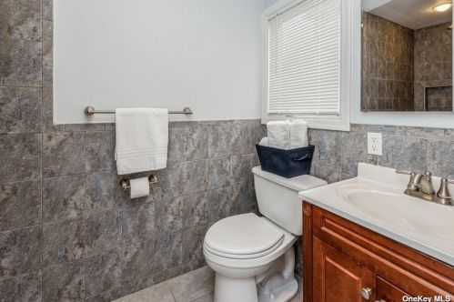 16 Stuart Ave, Amityville NY  11701-4226 exterior