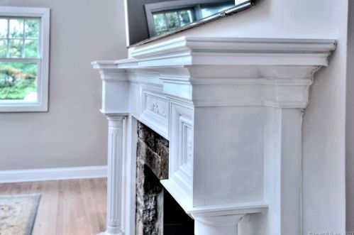 18 Silver Brook Rd, Westport CT  06880-1523 exterior