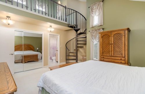 9613 Tyler St, Crown Point IN 46307-2489 exterior