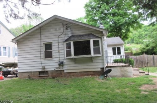 24 Apple Dr, Belvidere, NJ 07823-3021