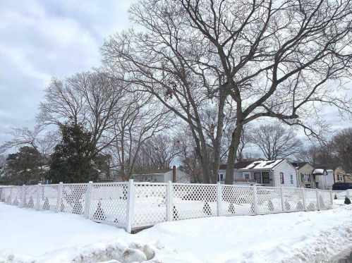 168 Washington Ave, Wheatley Heights NY  11798-2020 exterior