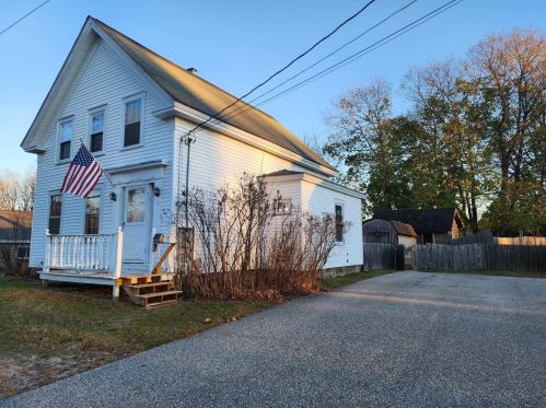 9 Hampstead Rd, Danville NH  03819-5100 exterior