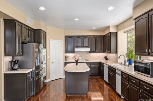 490 Tree Hollow Ct, Simi Valley CA  93065-7311 exterior