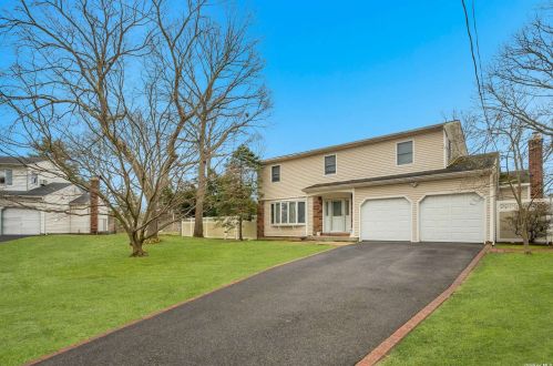 30 Chatham Woods Dr, South Setauket, NY 11720-4026
