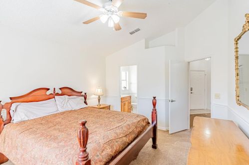 2772 Delcrest Dr, Orlando FL  32817-2668 exterior