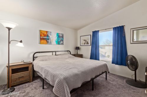 4987 Riv Vly Loop, Tucson AZ 85705-4857 exterior