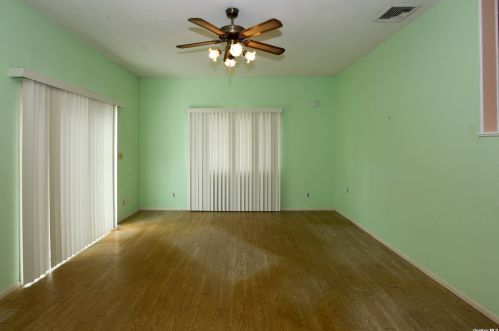 472 Piping Rock Rd, Seaford NY  11783-1038 exterior