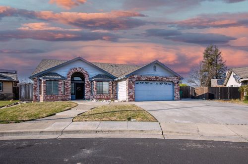 8547 Peacock Way, Hilmar, CA 95324-9780