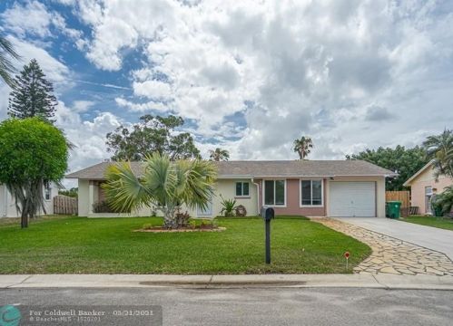 1702 Burgundy Ln, Fort Pierce, FL 34952-5002