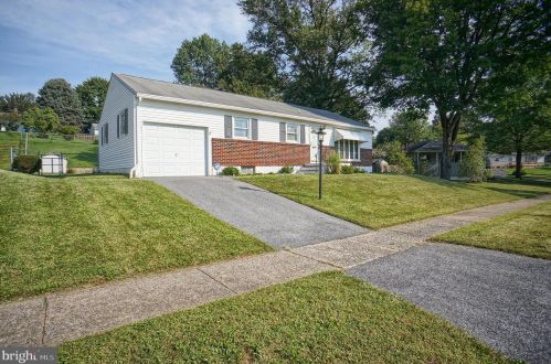 8 Brentwood Rd, Camp Hill PA  17011-2503 exterior