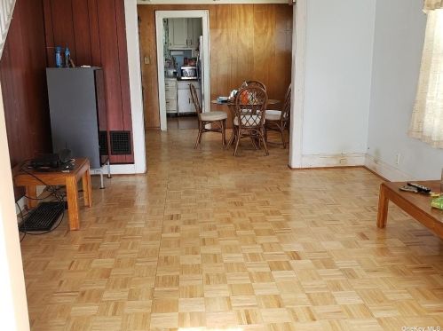 91-09 215th St, Jamaica, NY 11428-1035