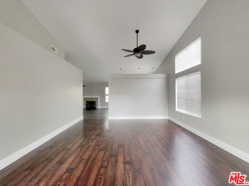 27769 Kristin Ln, Santa Clarita CA  91350-4325 exterior