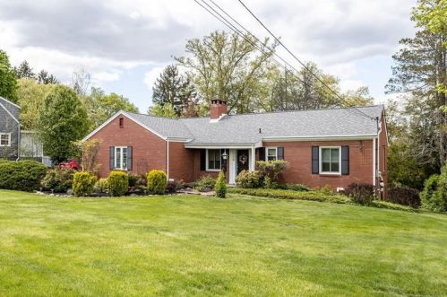 136 Oakville Rd, Beaver Falls, PA 15010-1208