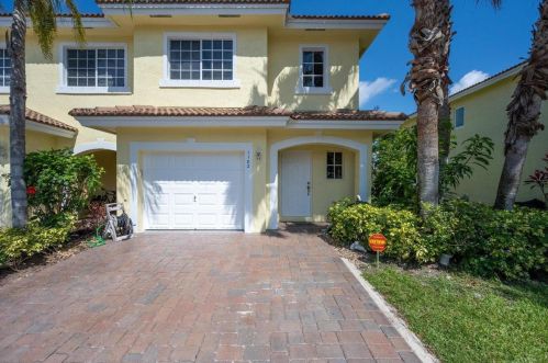 1182 Imperial Lake Rd, West Palm Beach, FL 33413-1078