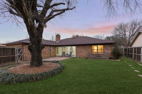 1502 Meadow Glen St, Richardson TX  75081-2541 exterior